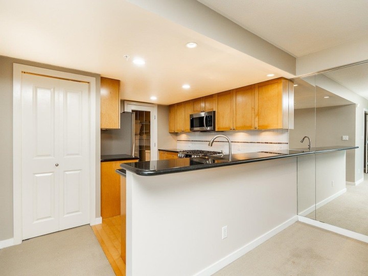 Photo 10 at 403 - 1425 W 6th Avenue, False Creek, Vancouver West