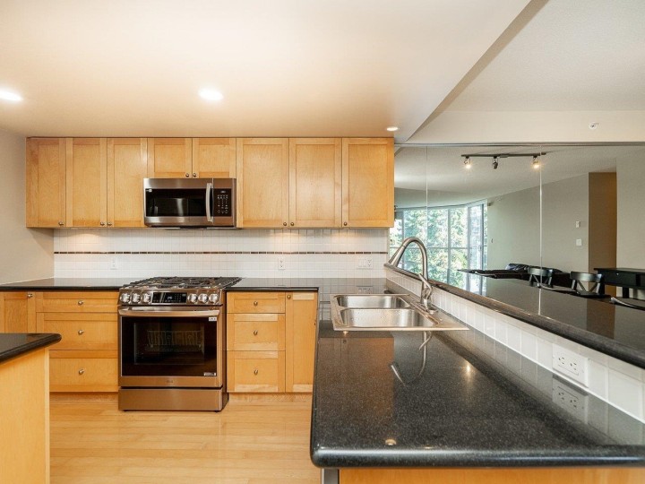 Photo 11 at 403 - 1425 W 6th Avenue, False Creek, Vancouver West