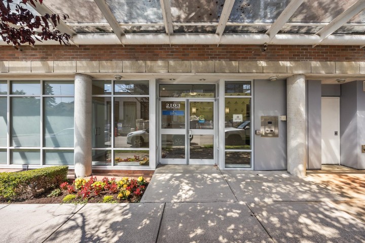 Photo 2 at 406 - 2103 W 45th Avenue, Kerrisdale, Vancouver West