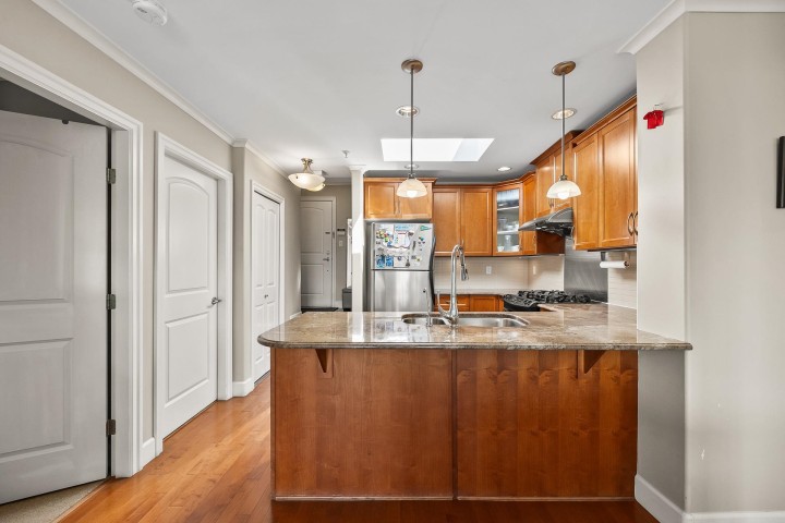 Photo 7 at 406 - 2103 W 45th Avenue, Kerrisdale, Vancouver West