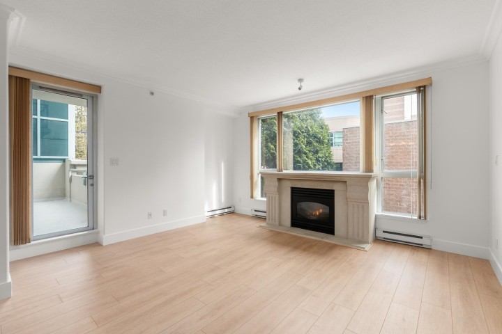 Photo 3 at 210 - 5770 Oak Street, Oakridge VW, Vancouver West