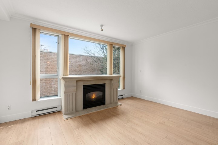 Photo 5 at 210 - 5770 Oak Street, Oakridge VW, Vancouver West