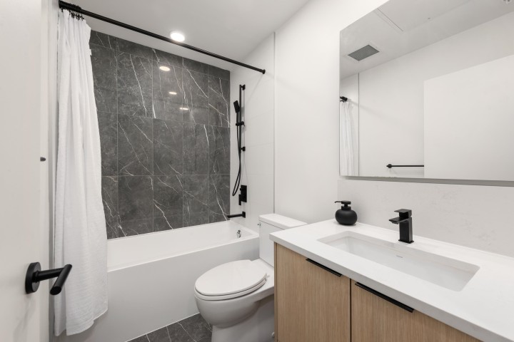 Photo 16 at 365 - 422 E 3rd Street, Lower Lonsdale, North Vancouver