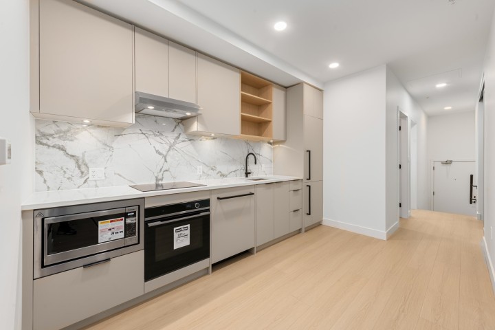 Photo 2 at 117 - 422 E 3rd Street, Lower Lonsdale, North Vancouver