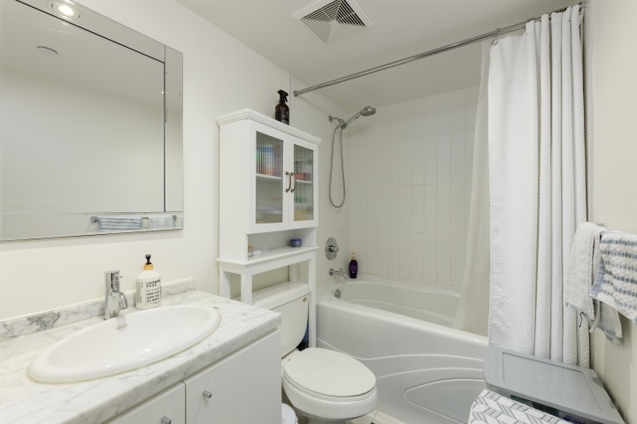 Photo 13 at 401 - 1030 W Broadway, Fairview VW, Vancouver West