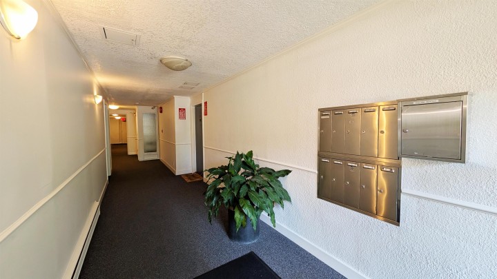 Photo 4 at 101 - 1075 W 13th Avenue, Fairview VW, Vancouver West