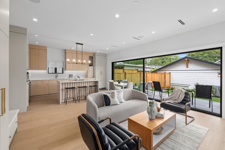 Photo 2 at 2 - 2247 Parker Street, Grandview Woodland, Vancouver East