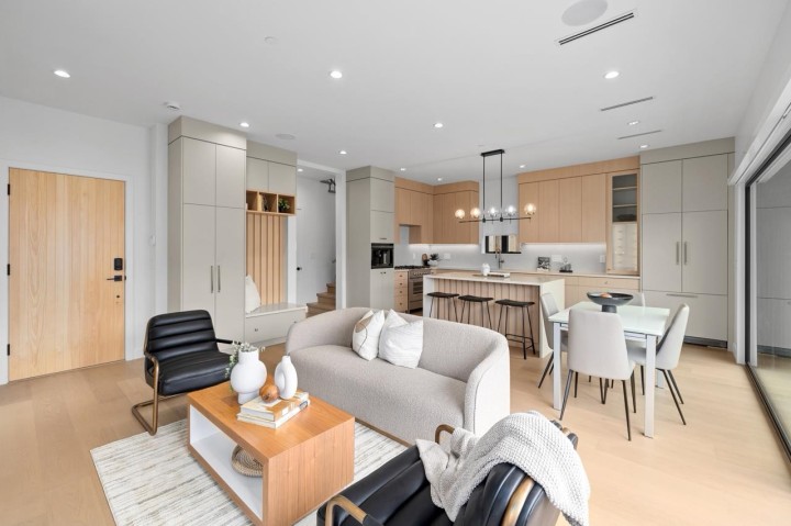 Photo 3 at 2 - 2247 Parker Street, Grandview Woodland, Vancouver East