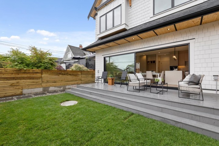 Photo 1 at 2 - 2247 Parker Street, Grandview Woodland, Vancouver East