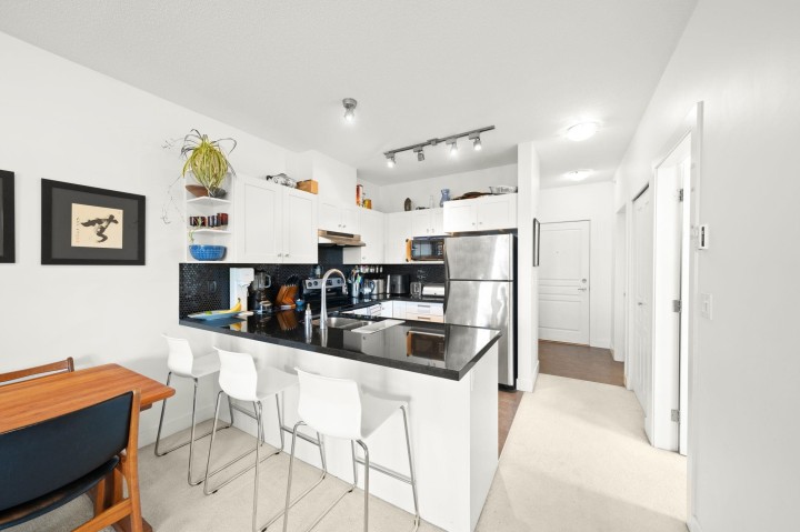 Photo 6 at 424 - 4550 Fraser Street, Fraser VE, Vancouver East