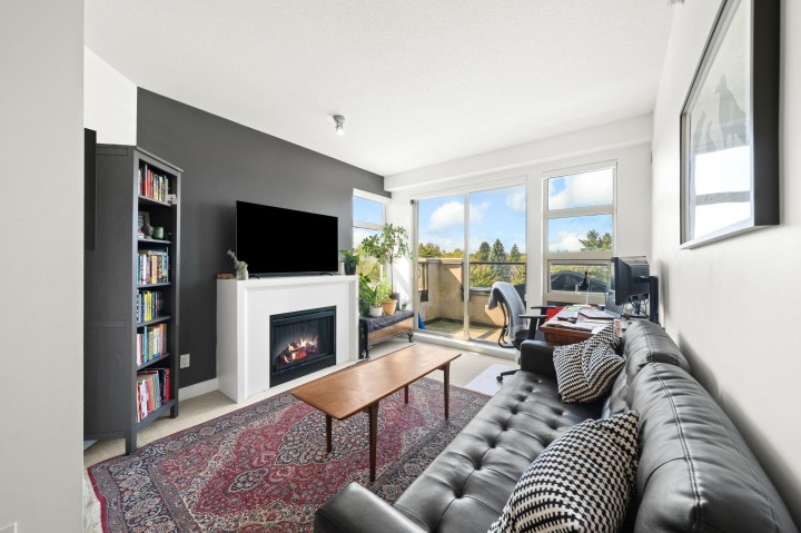 Photo 1 at 424 - 4550 Fraser Street, Fraser VE, Vancouver East