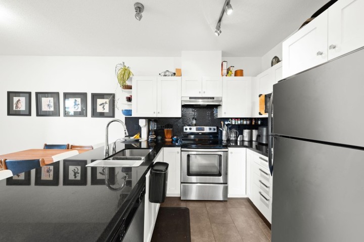 Photo 9 at 424 - 4550 Fraser Street, Fraser VE, Vancouver East