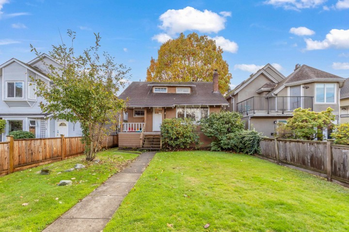 Photo 1 at 2846 W 8th Avenue, Kitsilano, Vancouver West