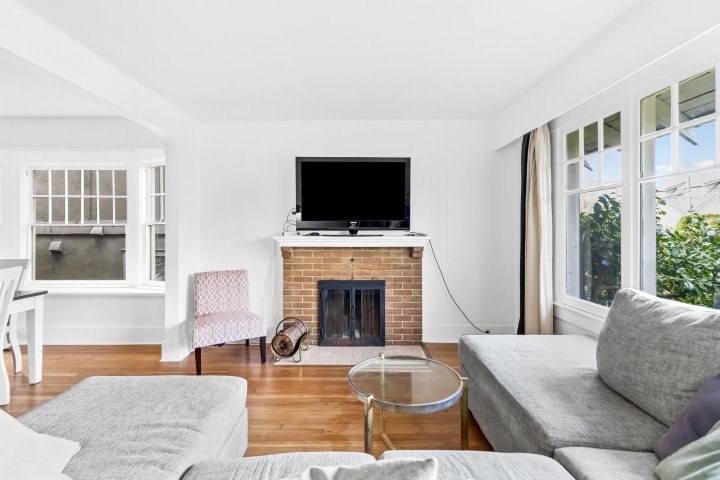 Photo 4 at 2846 W 8th Avenue, Kitsilano, Vancouver West