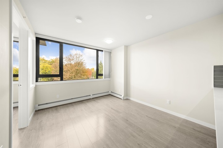 Photo 7 at 308 - 2711 Kingsway, Collingwood VE, Vancouver East