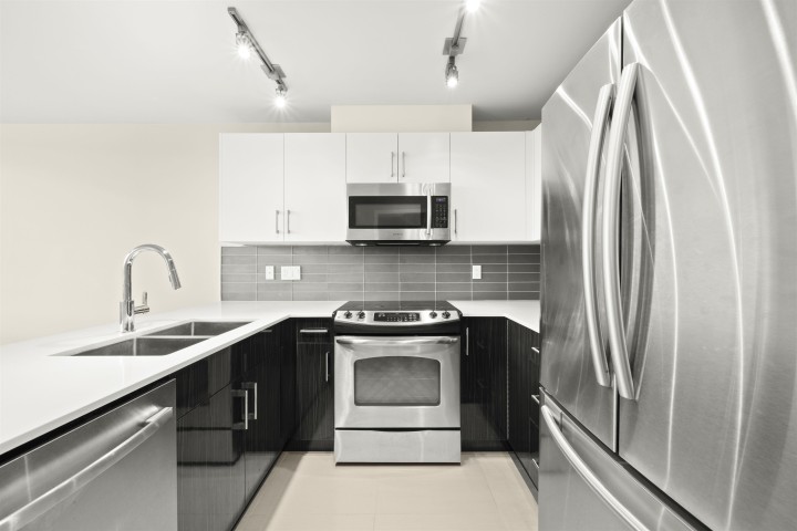 Photo 3 at 308 - 2711 Kingsway, Collingwood VE, Vancouver East