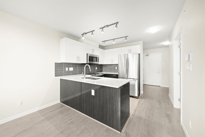 Photo 4 at 308 - 2711 Kingsway, Collingwood VE, Vancouver East
