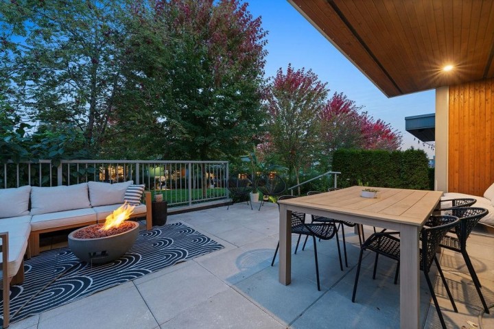 Photo 5 at 40 - 3596 Salal Drive, Roche Point, North Vancouver