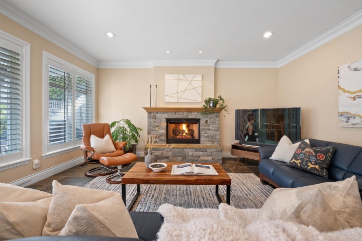 Photo 13 at 938 Kings Avenue, Sentinel Hill, West Vancouver