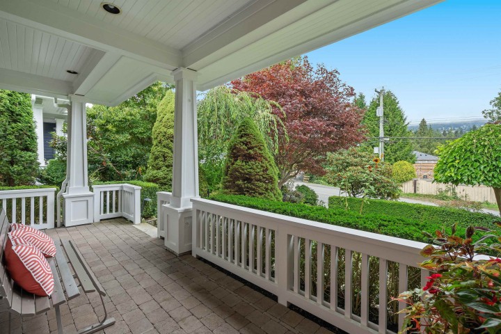 Photo 3 at 938 Kings Avenue, Sentinel Hill, West Vancouver