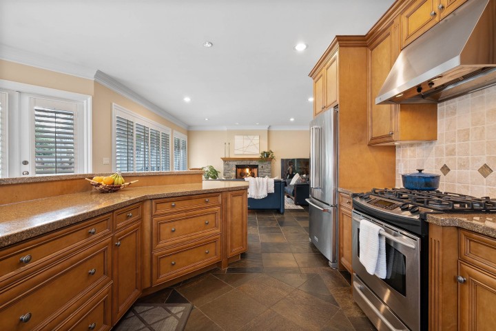 Photo 5 at 938 Kings Avenue, Sentinel Hill, West Vancouver