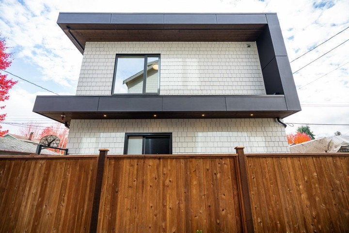 Photo 2 at 2462 Adanac Street, Renfrew VE, Vancouver East