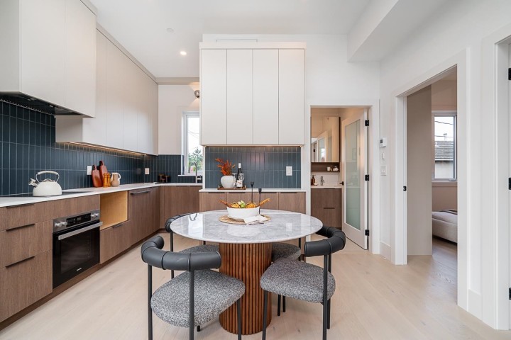 Photo 6 at 2462 Adanac Street, Renfrew VE, Vancouver East