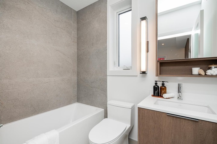 Photo 17 at 2462 Adanac Street, Renfrew VE, Vancouver East