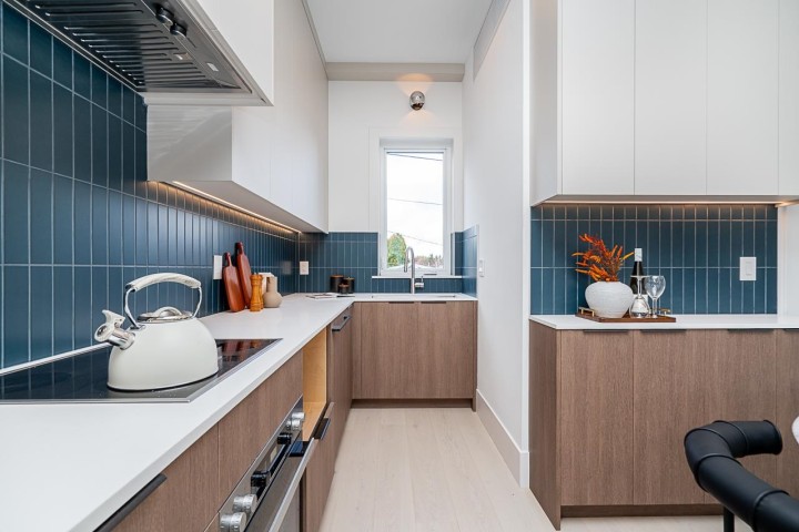 Photo 7 at 2462 Adanac Street, Renfrew VE, Vancouver East