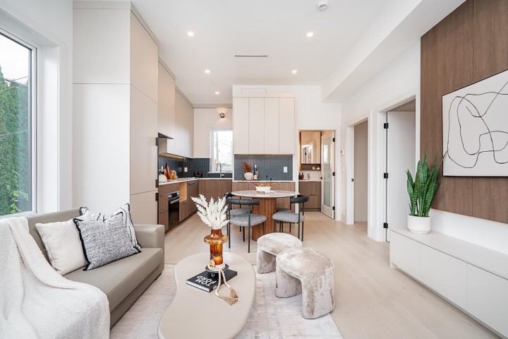 Photo 5 at 2462 Adanac Street, Renfrew VE, Vancouver East