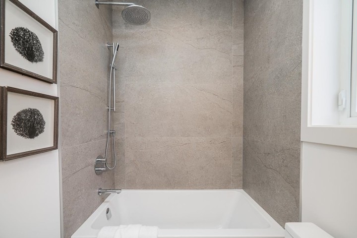 Photo 18 at 2462 Adanac Street, Renfrew VE, Vancouver East