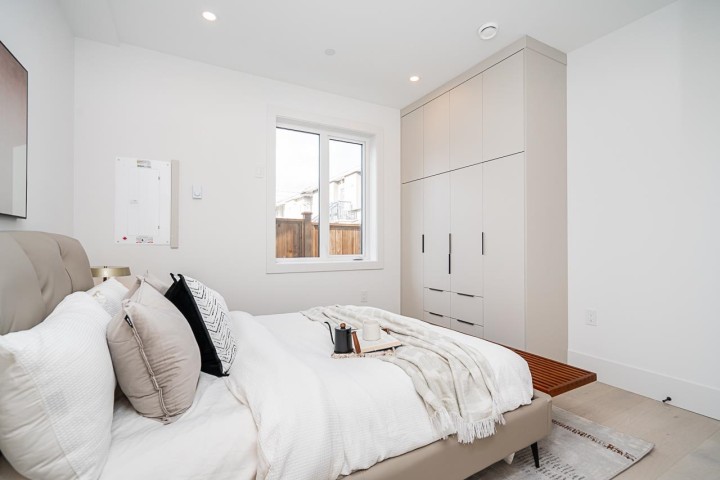 Photo 11 at 2462 Adanac Street, Renfrew VE, Vancouver East