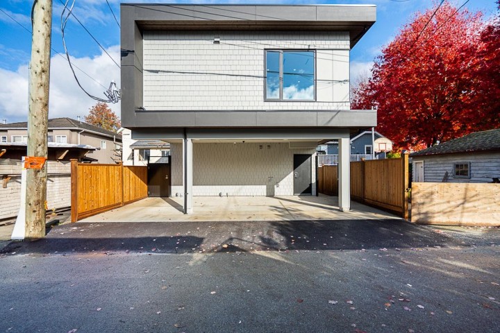 Photo 19 at 2462 Adanac Street, Renfrew VE, Vancouver East