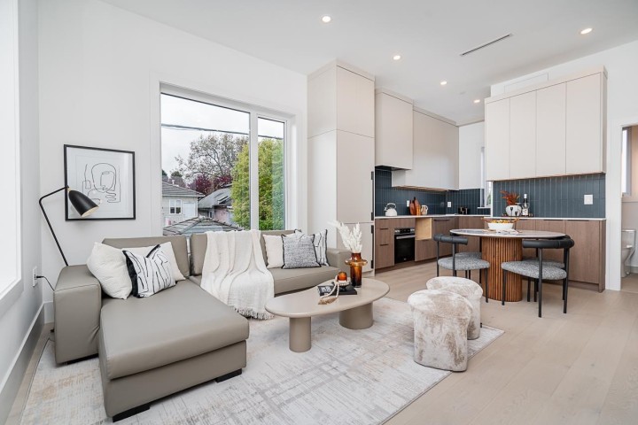 Photo 4 at 2462 Adanac Street, Renfrew VE, Vancouver East