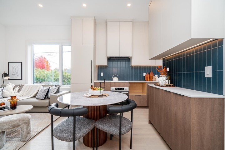 Photo 8 at 2462 Adanac Street, Renfrew VE, Vancouver East