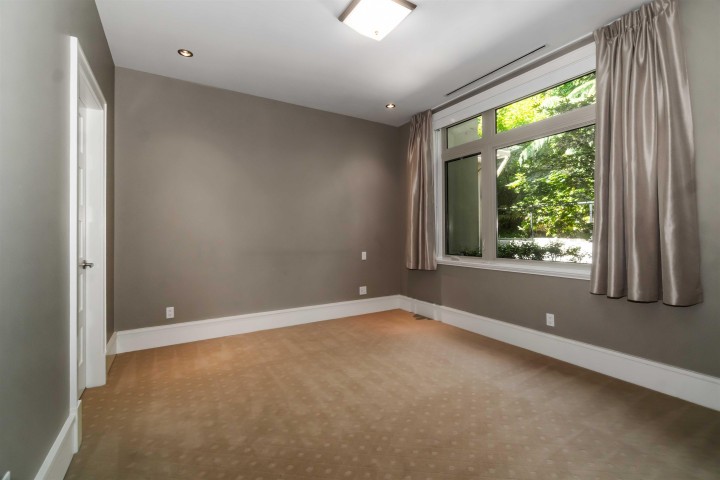 Photo 22 at 304 - 2535 Garden Court, Whitby Estates, West Vancouver