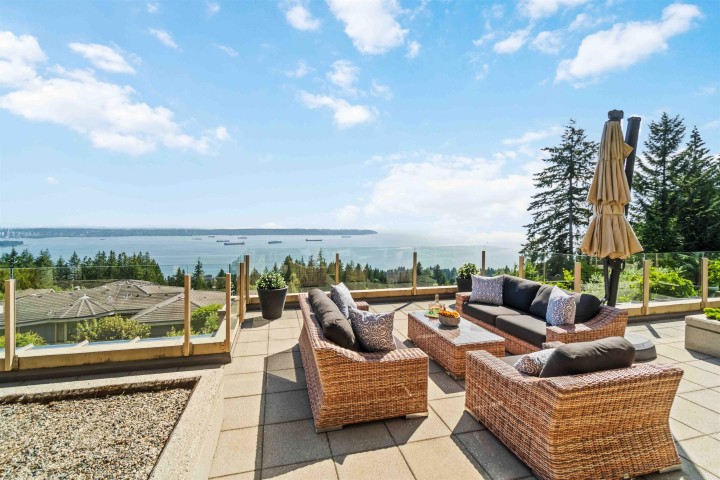 Photo 3 at 304 - 2535 Garden Court, Whitby Estates, West Vancouver