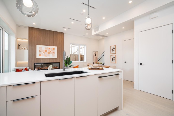 Photo 13 at 2 - 2460 Adanac Street, Renfrew VE, Vancouver East