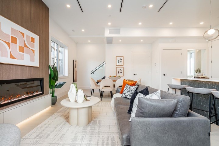 Photo 7 at 2 - 2460 Adanac Street, Renfrew VE, Vancouver East