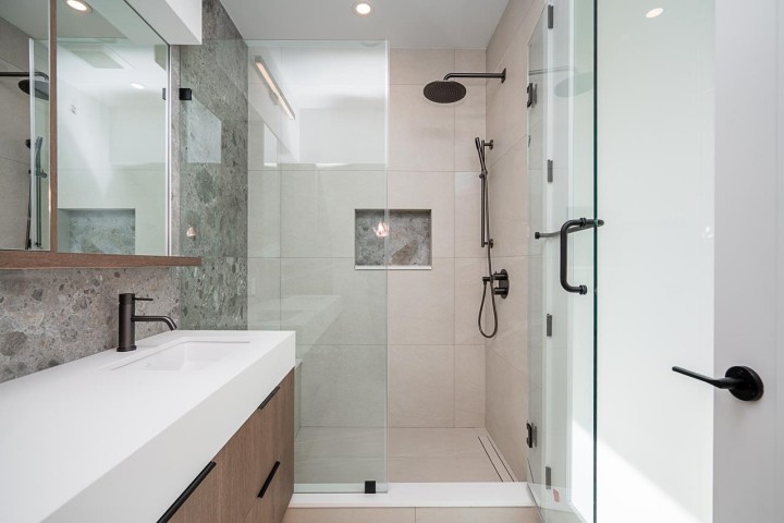 Photo 32 at 2 - 2460 Adanac Street, Renfrew VE, Vancouver East