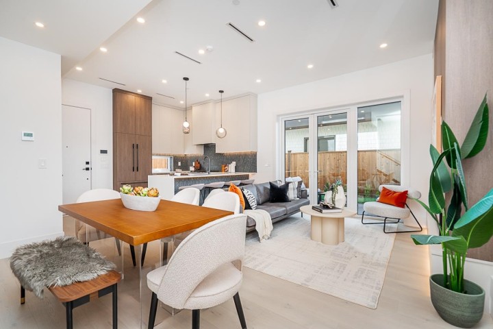 Photo 9 at 2 - 2460 Adanac Street, Renfrew VE, Vancouver East