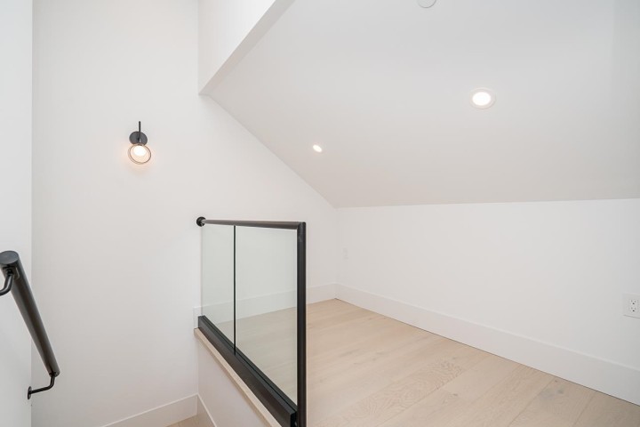 Photo 24 at 2 - 2460 Adanac Street, Renfrew VE, Vancouver East