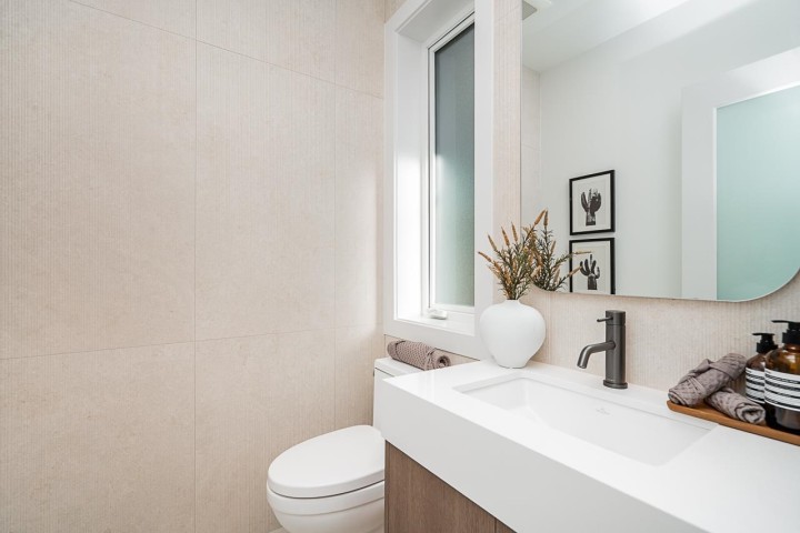 Photo 14 at 2 - 2460 Adanac Street, Renfrew VE, Vancouver East