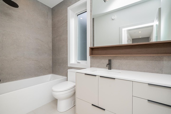 Photo 19 at 2 - 2460 Adanac Street, Renfrew VE, Vancouver East