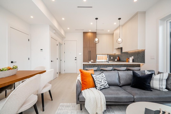 Photo 4 at 2 - 2460 Adanac Street, Renfrew VE, Vancouver East