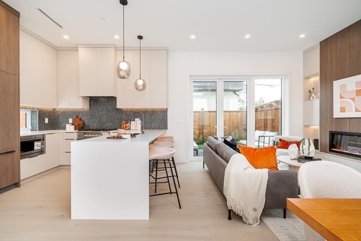 Photo 8 at 2 - 2460 Adanac Street, Renfrew VE, Vancouver East