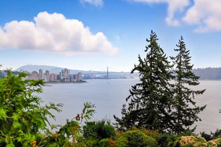 Photo 2 at 3654 Creery Avenue, West Bay, West Vancouver