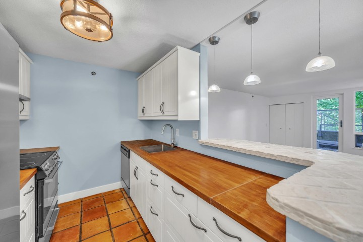 Photo 6 at 28 - 1345 W 4th Avenue, False Creek, Vancouver West