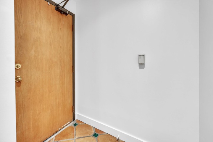 Photo 3 at 28 - 1345 W 4th Avenue, False Creek, Vancouver West