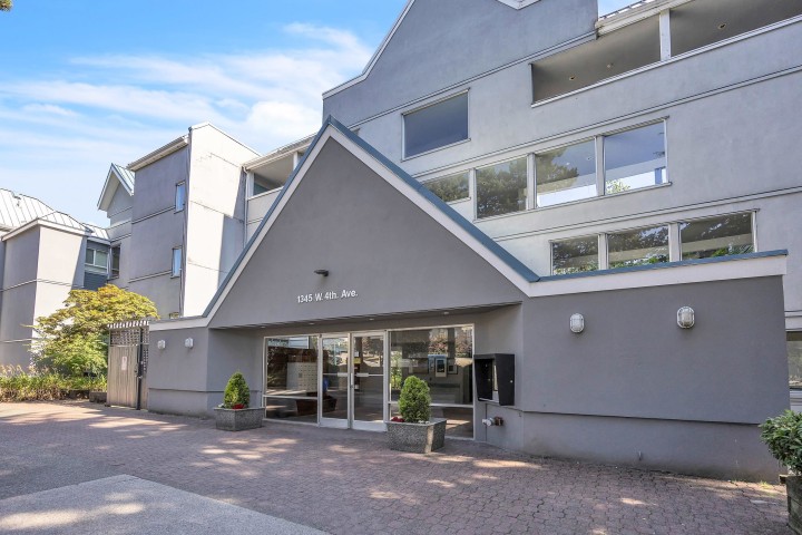 Photo 1 at 28 - 1345 W 4th Avenue, False Creek, Vancouver West